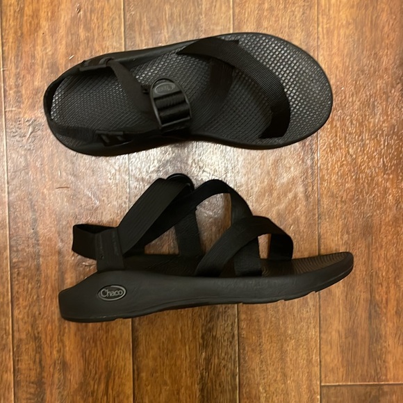 Men Chaco Sandals - size 10 - Picture 4 of 10